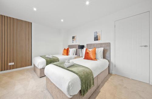 Greenock Apartment | 2 Bedroom House in Greenock with Free Parking - Close to Clyde Shipyard