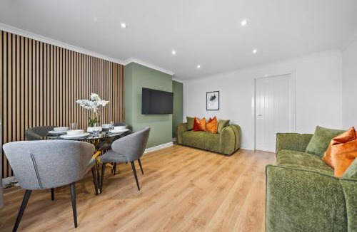Greenock Apartment | 2 Bedroom House in Greenock with Free Parking - Close to Clyde Shipyard