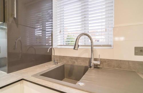 Borehamwood House | 2 bedroom house with parking in Borehamwood