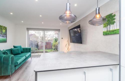 Borehamwood House | 2 bedroom house with parking in Borehamwood