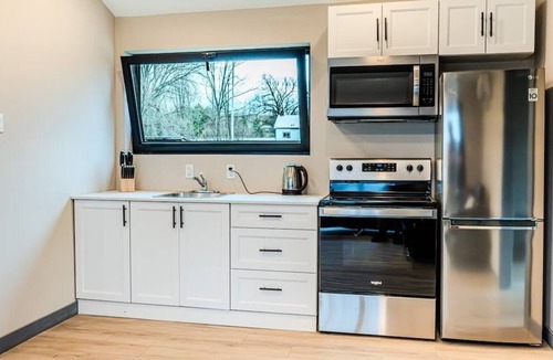 Harwood Cabin | 2-bedroom Lake Front Cottage in Harwood, ON #6