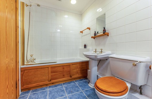 Portsonachan Cabin | 2 Bedroom Lodge With Hot Tub & Sauna , Full kitchen, Lounge, 2 Bathrooms