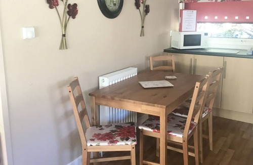 Stepps Ski Chalet | 2 Bedroom Self-Catering Chalet near Glasgow