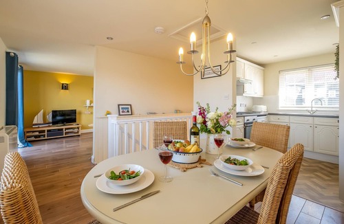 Thorpeness Apartment | 2 Bell Lodge - sleeps 6 guests in 2 bedrooms