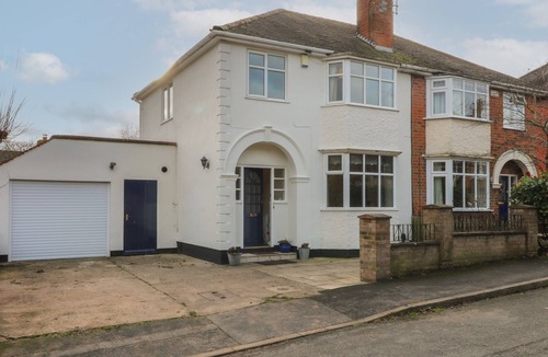 Melton Mowbray Cottage | 2 GLADSTONE AVENUE, family friendly, with a garden in Melton Mowbray