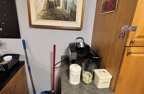 Chippawa House | 2 minutes to the falls ultimate Niagara Getaway - Hot Tub, Game Room, & tiki bar