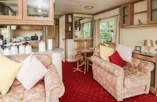 Much Wenlock Cottage | 2 OLD ORCHARD, pet friendly, with a garden in Much Wenlock