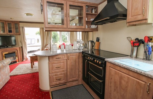 Much Wenlock Cottage | 2 OLD ORCHARD, pet friendly, with a garden in Much Wenlock