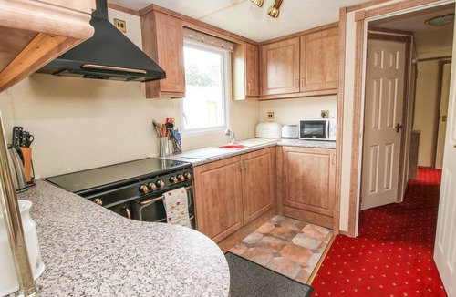Much Wenlock Cottage | 2 OLD ORCHARD, pet friendly, with a garden in Much Wenlock