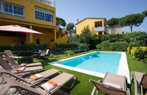 Mont Barbat Villa | 2 Private Abodes in One Magnificent Villa!