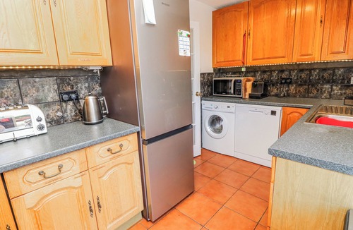 Bembridge Cottage | 2 TRELAWNY WAY, pet friendly, country holiday cottage in Bembridge