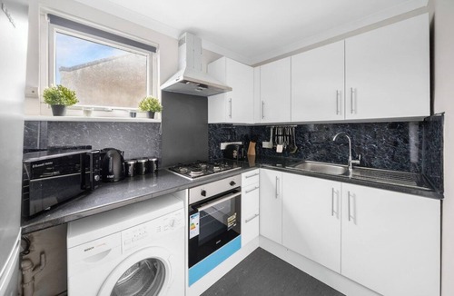 Cann Hall Apartment | 221 Dames Road E7 0EA · Long Stay 10%Off | WiFi | Parking | Sleeps 5