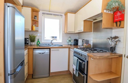 Hopton Cottage | 25 FOXBURROW HANG, pet friendly, with pool in Belton, Norfolk