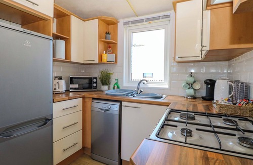 Hopton Cottage | 25 FOXBURROW HANG, pet friendly, with pool in Belton, Norfolk