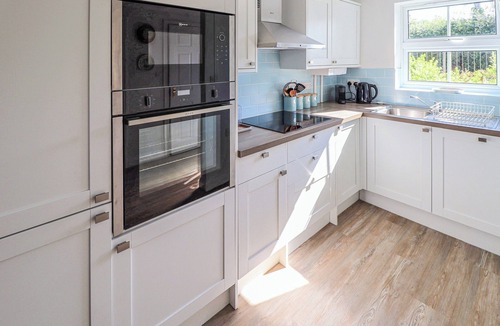 East Cowes Cottage | 28 Anchorage Way has views across the River Medina to East Cowes Marina.
