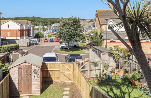 East Cowes Cottage | 28 Anchorage Way has views across the River Medina to East Cowes Marina.