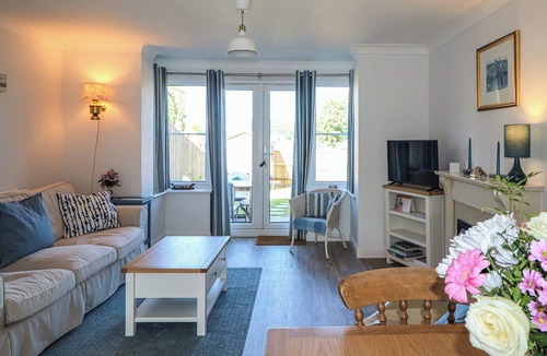 East Cowes Cottage | 28 Anchorage Way has views across the River Medina to East Cowes Marina.