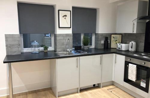 Snaresbrook House | 2BD Mews House in East London, walking distance to High Street and Tube