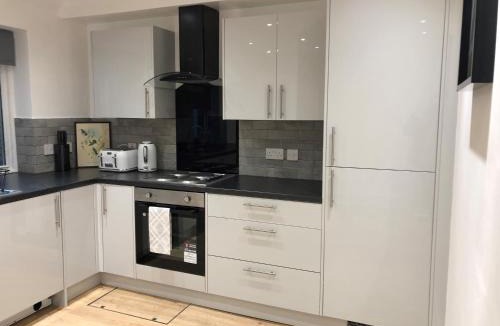 Snaresbrook House | 2BD Mews House in East London, walking distance to High Street and Tube
