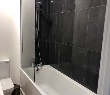 Snaresbrook House | 2BD Mews House in East London, walking distance to High Street and Tube