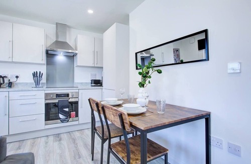 Willesborough Apartment | 2BED 2BATH in - Next to Station for 6 FREE Parking