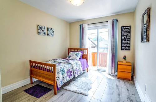 Topham Park House | 2Bedroom+1Bathroom+I Parking East-York bungalow