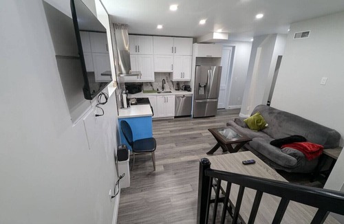 Kitchener Apartment | 2BR 1 king 1 Queen with parking 3 GBPS internet