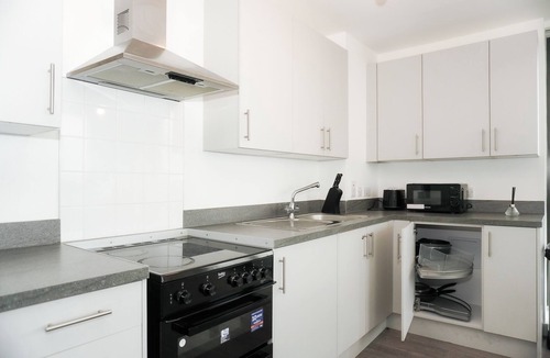 Barking Apartment | 2br-360 Views-balcony-parking-wifi-smarttv