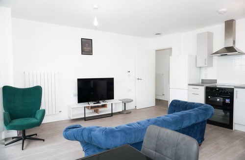 Barking Apartment | 2br-360 Views-balcony-parking-wifi-smarttv