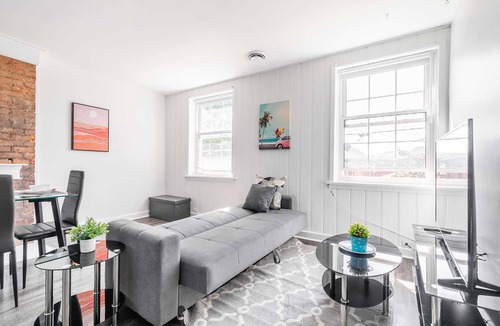 Beasley Apartment | 2BR Apartment - Near Parks, Harbour, Shops!