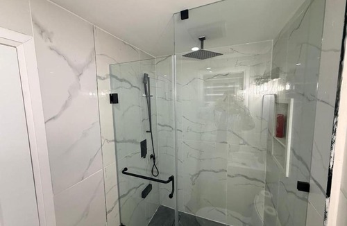 Niagara Falls Apartment | 2BR Clifton Hill Retreat Walk to Falls Parking