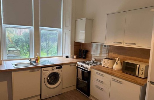 Kelvinbridge Apartment | 2BR Flat West End Near Kelvingrove & City Centre