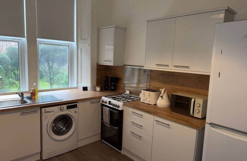 Kelvinbridge Apartment | 2BR Flat West End Near Kelvingrove & City Centre