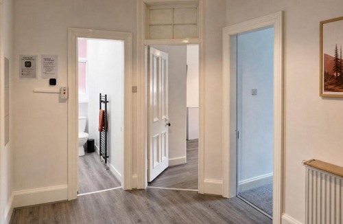 Kelvinbridge Apartment | 2BR Flat West End Near Kelvingrove and City Centre