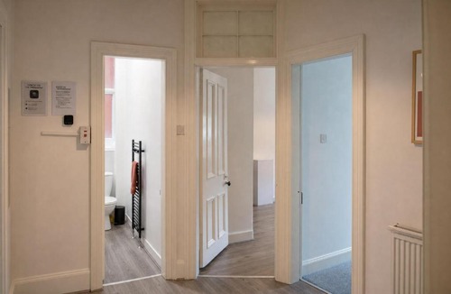Kelvinbridge Apartment | 2BR Flat West End Near Kelvingrove and City Centre