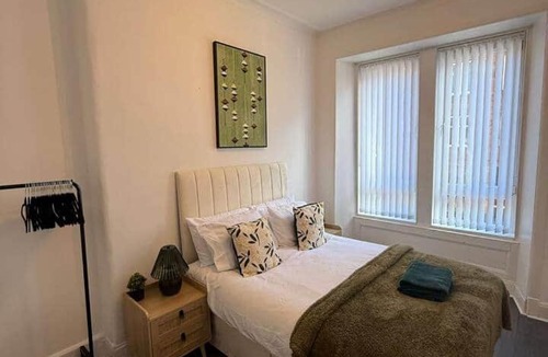 East End Apartment | 2BR Flat with Parking Near Glasgow Green and Parks