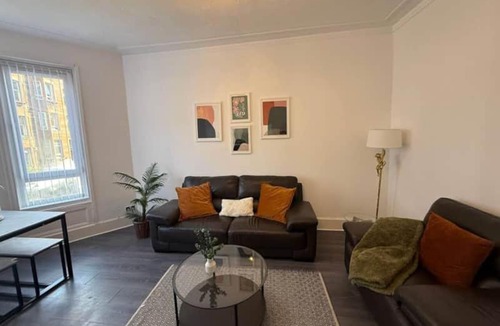 East End Apartment | 2BR Flat with Parking Near Glasgow Green and Parks