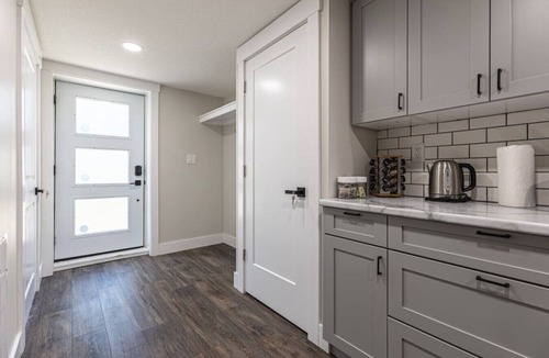 Kitchener Apartment | 2BR Sleeps 4 +Wifi+Parking+Pet.