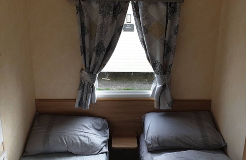 Walton on the Naze House | 3-Bed Caravan in Walton on the Naze