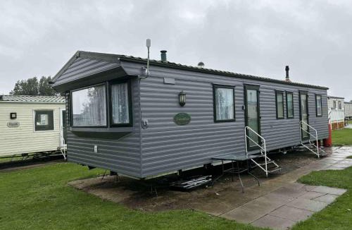 Winestead House | 3 Bed Caravan - Sleeps 8 - Pets - Garden - Parking