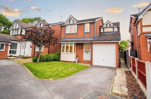 Warmsworth House | 3 Bed Detached - 3 Bathrooms - Parking - Quiet