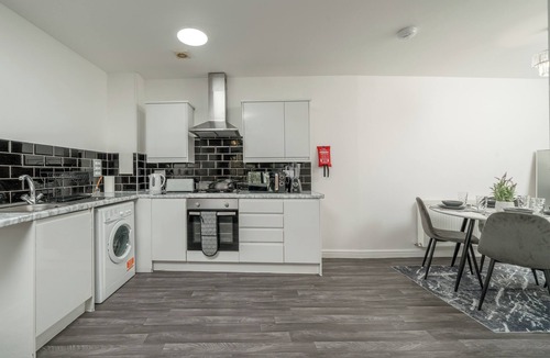 Canning Town Apartment | 3 Bed- Full Balcony - CloseToO2 & Excel