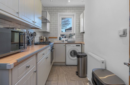 Glasgow Apartment | 3-Bed Glasgow Cromdale St - Sleeps 5 - Contractors, Business & Relocations