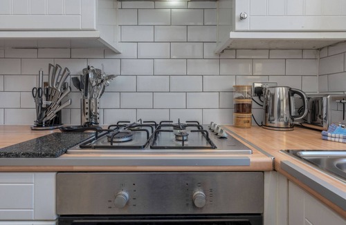 Glasgow Apartment | 3-Bed Glasgow Cromdale St - Sleeps 5 - Contractors, Business & Relocations