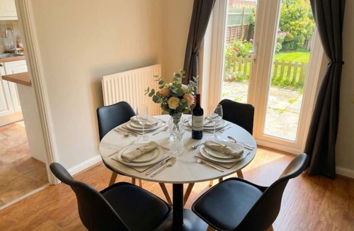 Maidstone House | 3 bed house. Perfect for Contractors & families
