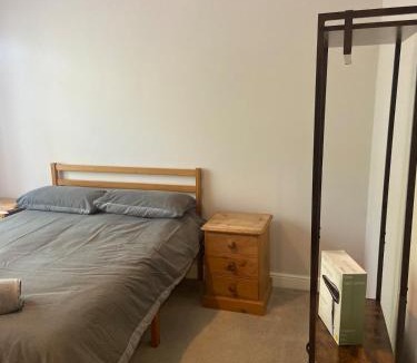 Highams Park House | 3 bed house Winchster Road Chingford sleep 5 people 3 beds
