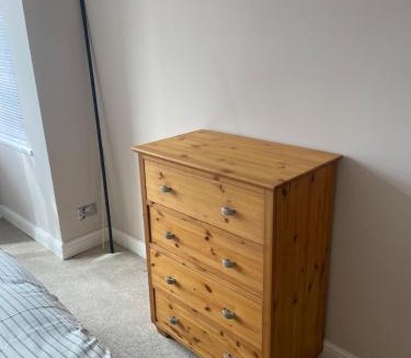 Highams Park House | 3 bed house Winchster Road Chingford sleep 5 people 3 beds