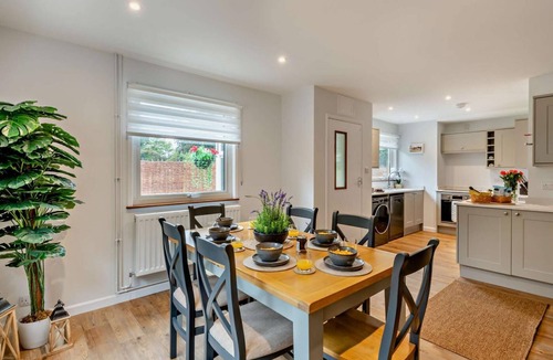Acton House | 3 Bed in Acton (oc-c28929)