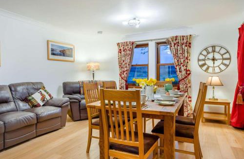Bathgate House | 3 Bed in Bathgate oc-90491