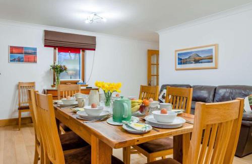 Bathgate House | 3 Bed in Bathgate oc-90491